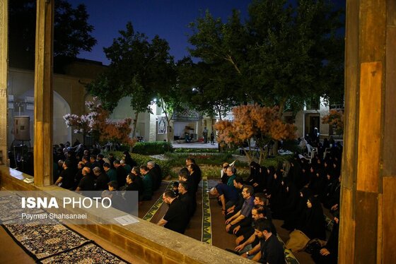 محرم ۱۴۰۴ | عکس‌هایی از عزاداری در خانه تاریخی شیخ‌الاسلام - اصفهان