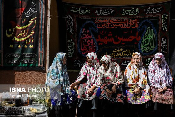 محرم ۱۴۰۴ | عکس‌هایی از نخل‌گردانی روز عاشورا در روستای تاریخی ابیانه - اصفهان