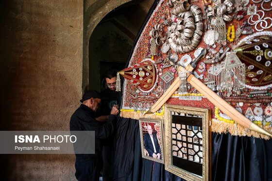 محرم ۱۴۰۴ | عکس‌هایی از نخل‌گردانی روز عاشورا در روستای تاریخی ابیانه - اصفهان