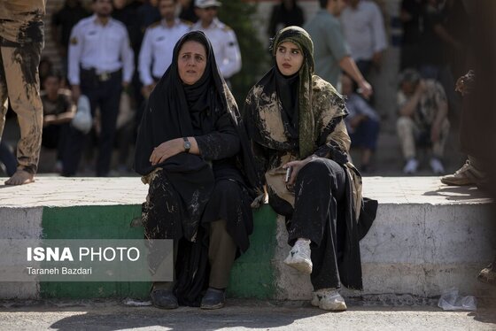 محرم ۱۴۰۴ | عکس‌هایی از آیین گل مالی روز عاشورا در خرم آباد
