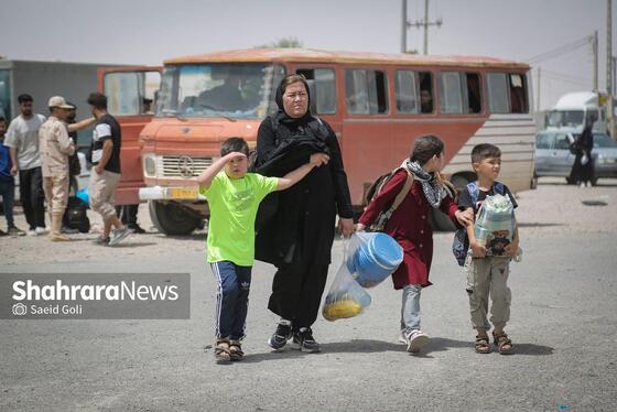 گزارش تصویری | روند خروج مهاجران افغانستانی غیرمجاز از مرز دوغارون