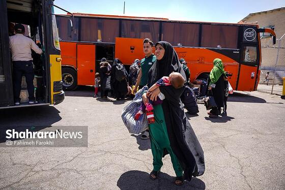 گزارش تصویری | بازدید معاون زنان و خانواده رئیس‌جمهور از روند خروج مهاجران افغانستانی غیرمجاز