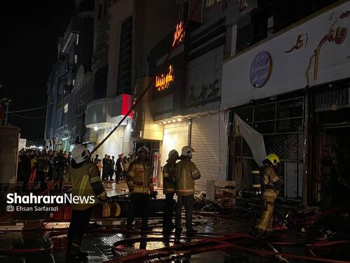 گزارش تصویری| مهار آتش‌سوزی پاساژ لوازم آرایشی در خیابان ۱۷شهریور مشهد (۲۴ تیر ۱۴۰۴)