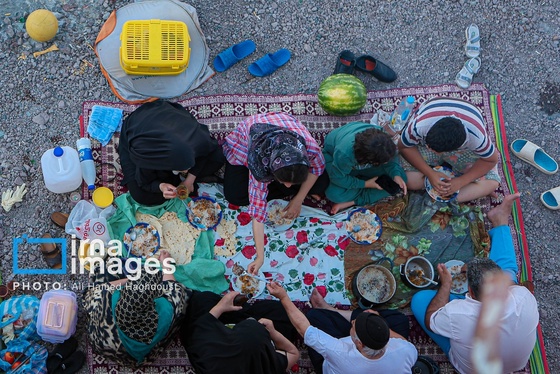 گزارش تصویری | شنا در ارومیه «نیمه‌جان»