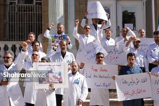 گزارش تصویری | تجمع جامعه پزشکی مشهد در بیمارستان امام رضا (ع) در اعتراض به نسل کشی رژیم صهیونیستی در غزه