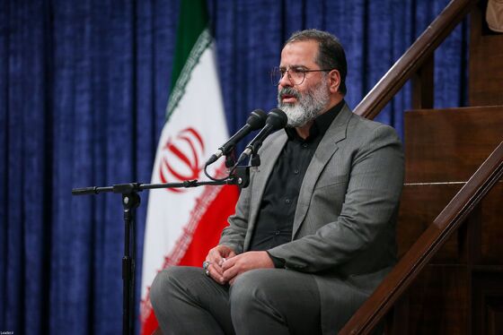 گزارش تصویری | مراسم بزرگداشت شهدای جنگ تحمیلی اخیر با حضور رهبر انقلاب اسلامی
