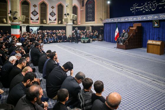 گزارش تصویری | مراسم بزرگداشت شهدای جنگ تحمیلی اخیر با حضور رهبر انقلاب اسلامی