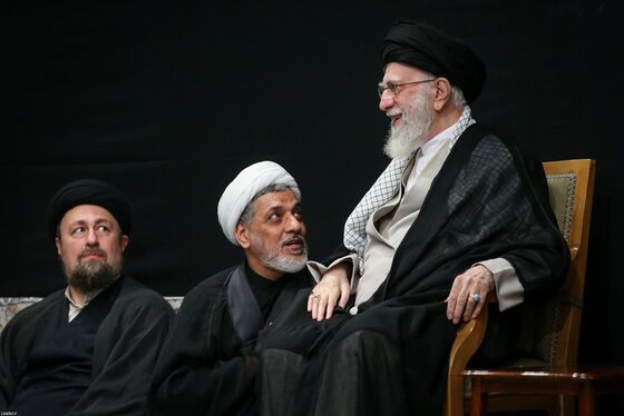 گزارش تصویری | مراسم بزرگداشت شهدای جنگ تحمیلی اخیر با حضور رهبر انقلاب اسلامی