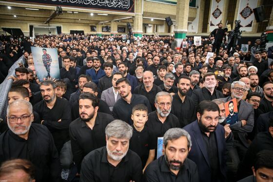 گزارش تصویری | مراسم بزرگداشت شهدای جنگ تحمیلی اخیر با حضور رهبر انقلاب اسلامی