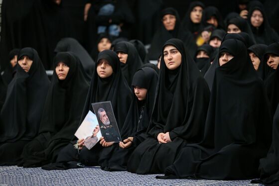 گزارش تصویری | مراسم بزرگداشت شهدای جنگ تحمیلی اخیر با حضور رهبر انقلاب اسلامی