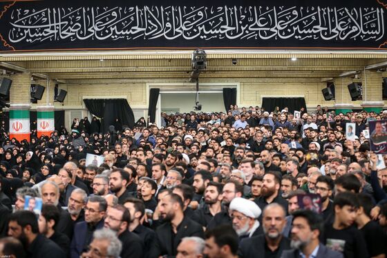 گزارش تصویری | مراسم بزرگداشت شهدای جنگ تحمیلی اخیر با حضور رهبر انقلاب اسلامی