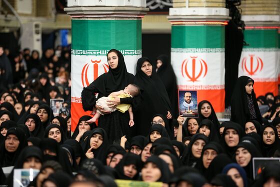 گزارش تصویری | مراسم بزرگداشت شهدای جنگ تحمیلی اخیر با حضور رهبر انقلاب اسلامی