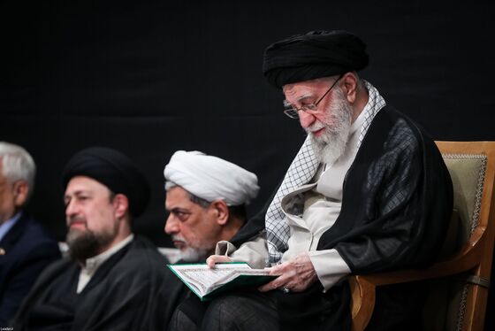 گزارش تصویری | مراسم بزرگداشت شهدای جنگ تحمیلی اخیر با حضور رهبر انقلاب اسلامی