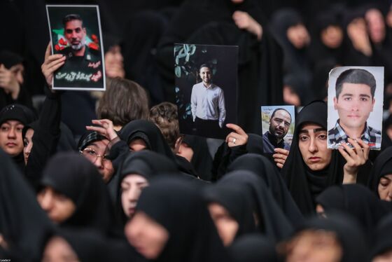 گزارش تصویری | مراسم بزرگداشت شهدای جنگ تحمیلی اخیر با حضور رهبر انقلاب اسلامی