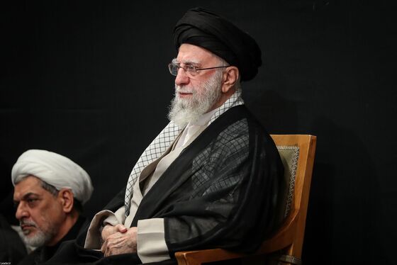 گزارش تصویری | مراسم بزرگداشت شهدای جنگ تحمیلی اخیر با حضور رهبر انقلاب اسلامی