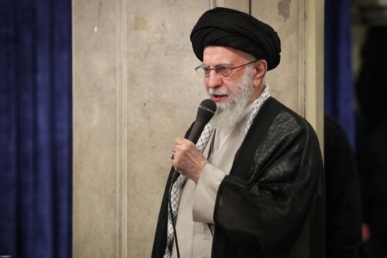 گزارش تصویری | مراسم بزرگداشت شهدای جنگ تحمیلی اخیر با حضور رهبر انقلاب اسلامی