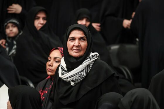 گزارش تصویری | مراسم بزرگداشت شهدای جنگ تحمیلی اخیر با حضور رهبر انقلاب اسلامی