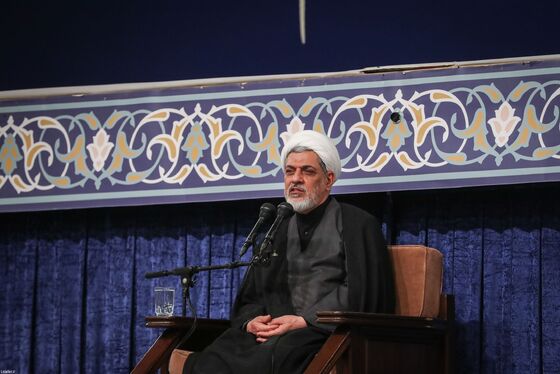 گزارش تصویری | مراسم بزرگداشت شهدای جنگ تحمیلی اخیر با حضور رهبر انقلاب اسلامی