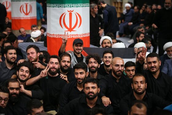 گزارش تصویری | مراسم بزرگداشت شهدای جنگ تحمیلی اخیر با حضور رهبر انقلاب اسلامی