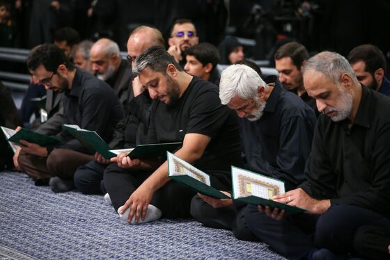 گزارش تصویری | مراسم بزرگداشت شهدای جنگ تحمیلی اخیر با حضور رهبر انقلاب اسلامی