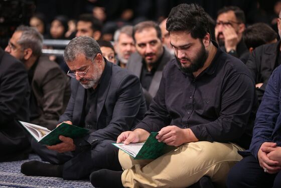 گزارش تصویری | مراسم بزرگداشت شهدای جنگ تحمیلی اخیر با حضور رهبر انقلاب اسلامی