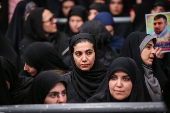 گزارش تصویری | مراسم بزرگداشت شهدای جنگ تحمیلی اخیر با حضور رهبر انقلاب اسلامی