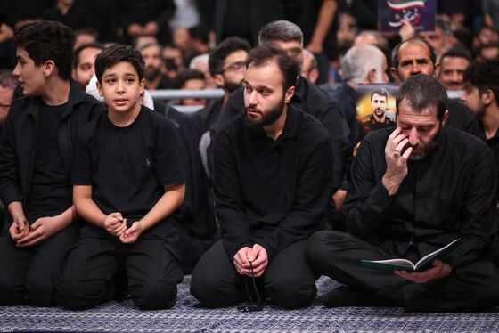 گزارش تصویری | مراسم بزرگداشت شهدای جنگ تحمیلی اخیر با حضور رهبر انقلاب اسلامی