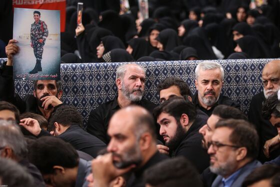 گزارش تصویری | مراسم بزرگداشت شهدای جنگ تحمیلی اخیر با حضور رهبر انقلاب اسلامی