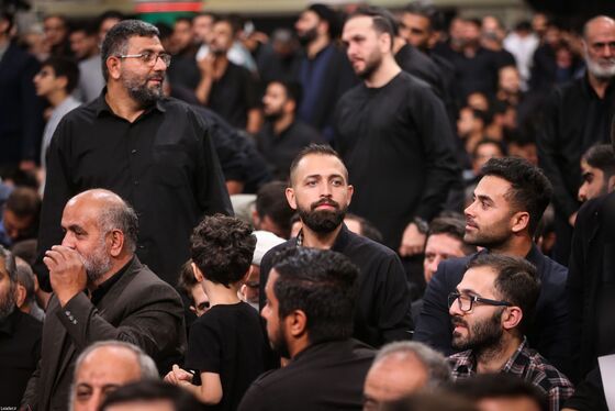 گزارش تصویری | مراسم بزرگداشت شهدای جنگ تحمیلی اخیر با حضور رهبر انقلاب اسلامی