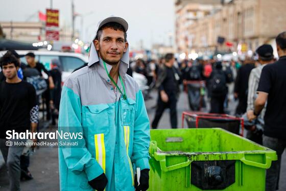 گزارش تصویری | خادمان فیروزه‌ای اربعین حسینی در نجف اشرف