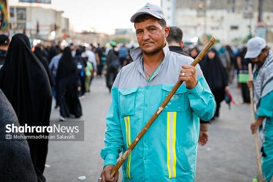 گزارش تصویری | خادمان فیروزه‌ای اربعین حسینی در نجف اشرف