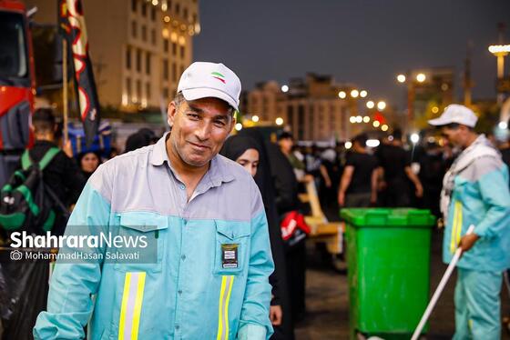 گزارش تصویری | خادمان فیروزه‌ای اربعین حسینی در نجف اشرف