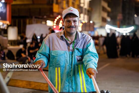 گزارش تصویری | خادمان فیروزه‌ای اربعین حسینی در نجف اشرف