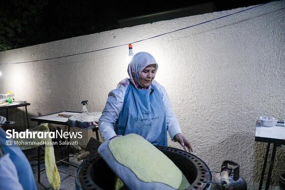 گزارش تصویری | نذر نان در مسیر کربلا
