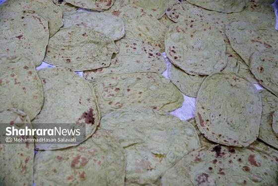 گزارش تصویری | نذر نان در مسیر کربلا