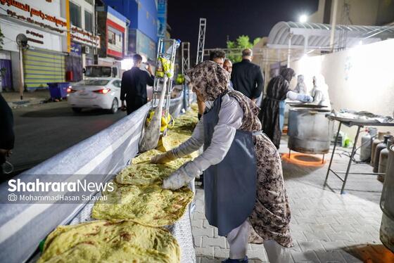 گزارش تصویری | نذر نان در مسیر کربلا