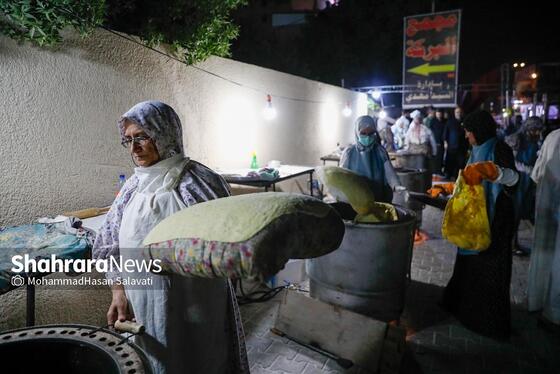 گزارش تصویری | نذر نان در مسیر کربلا