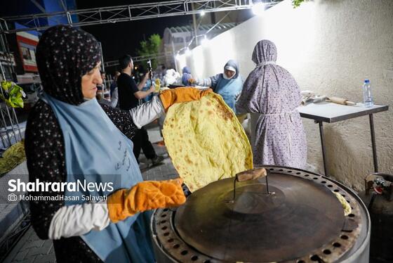 گزارش تصویری | نذر نان در مسیر کربلا