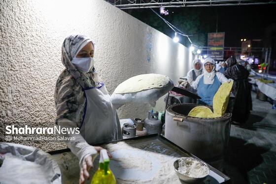 گزارش تصویری | نذر نان در مسیر کربلا