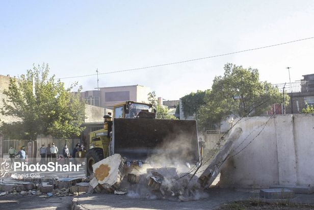 دیوار حائل شهرک پردیس و شهرک شهید بهشتی مشهد تخریب شد