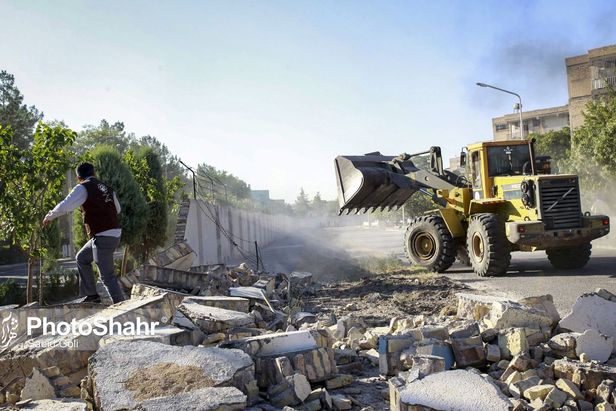 دیوار حائل شهرک پردیس و شهرک شهید بهشتی مشهد تخریب شد