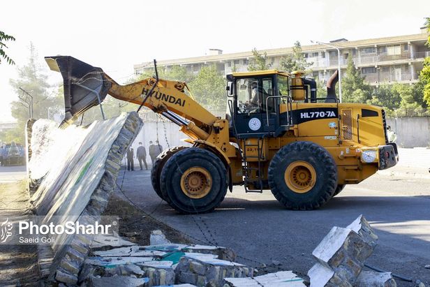 دیوار حائل شهرک پردیس و شهرک شهید بهشتی مشهد تخریب شد