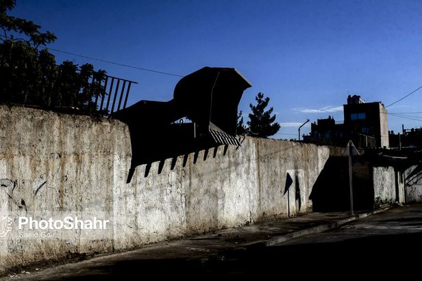 دیوار حائل شهرک پردیس و شهرک شهید بهشتی مشهد تخریب شد