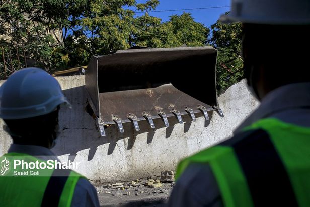 دیوار حائل شهرک پردیس و شهرک شهید بهشتی مشهد تخریب شد