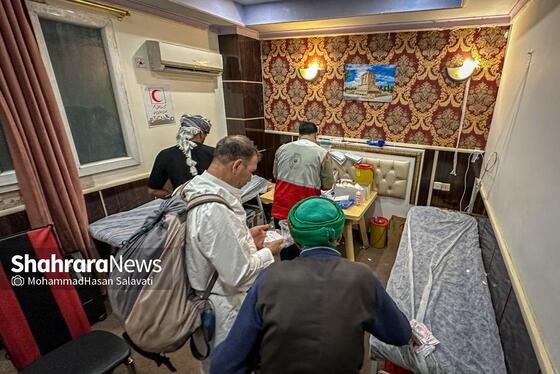 خدمت امدادگران هلال احمر مشهد در  قلب نجف + عکس