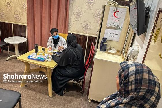 خدمت امدادگران هلال احمر مشهد در  قلب نجف + عکس