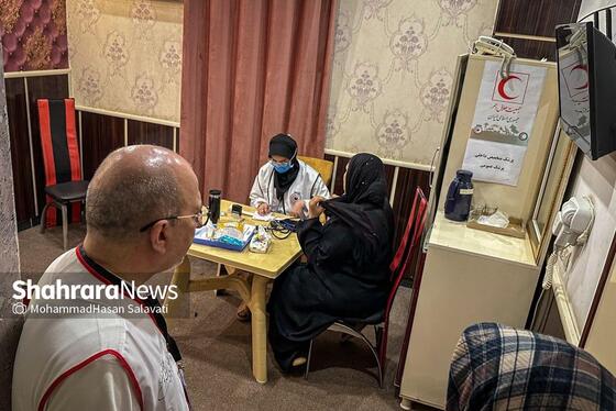 خدمت امدادگران هلال احمر مشهد در  قلب نجف + عکس
