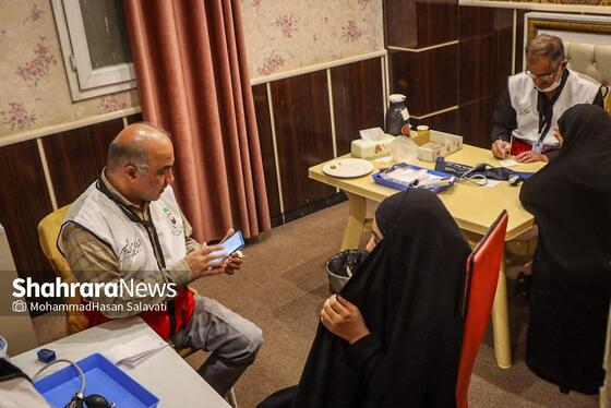 خدمت امدادگران هلال احمر مشهد در  قلب نجف + عکس