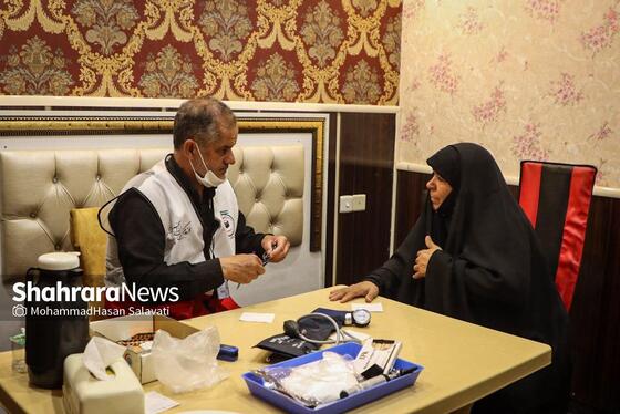 خدمت امدادگران هلال احمر مشهد در  قلب نجف + عکس