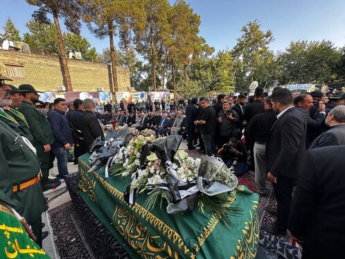 مراسم تشییع پیکر مرحوم استاد فرشچیان در اصفهان برگزار شد + عکس و فیلم